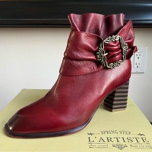 Red heel boot. Size 8
